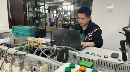 连摘三金！长宁代表队在上海市第一届职业技能大赛网络技术开发项目中表现抢眼